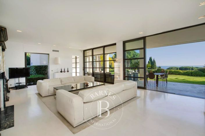 Image No.7-7 Bed House for sale