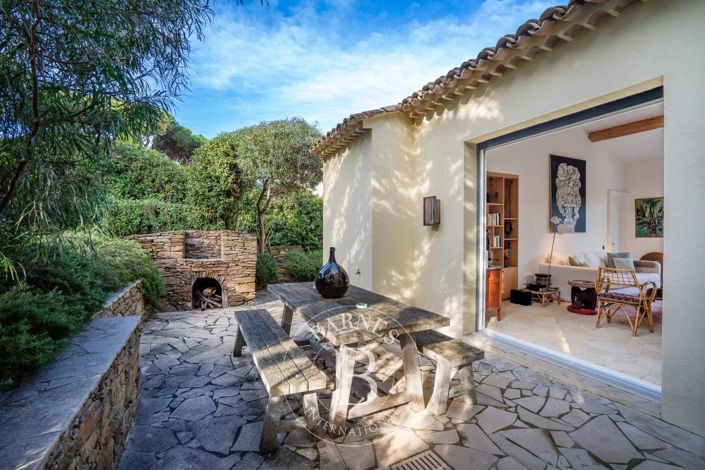 Image No.2-4 Bed House for sale