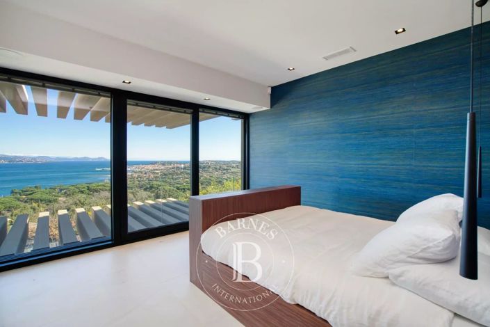 Image No.10-6 Bed House for sale