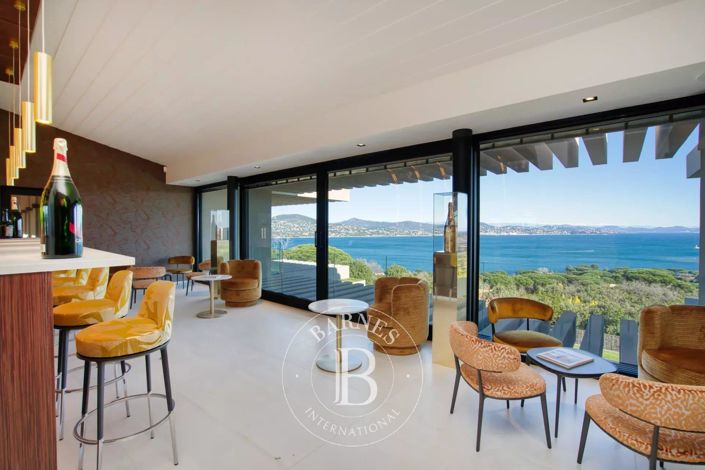 Image No.6-6 Bed House for sale