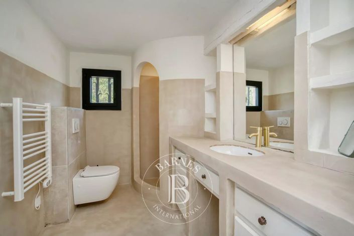 Image No.10-5 Bed House for sale