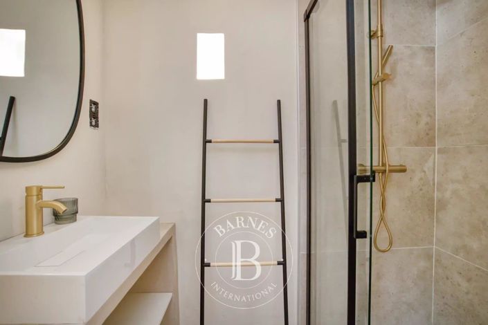 Image No.12-5 Bed House for sale