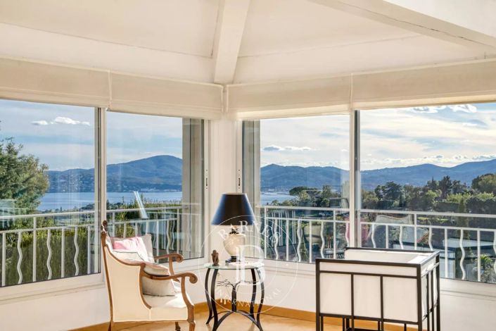 Image No.1-4 Bed House for sale