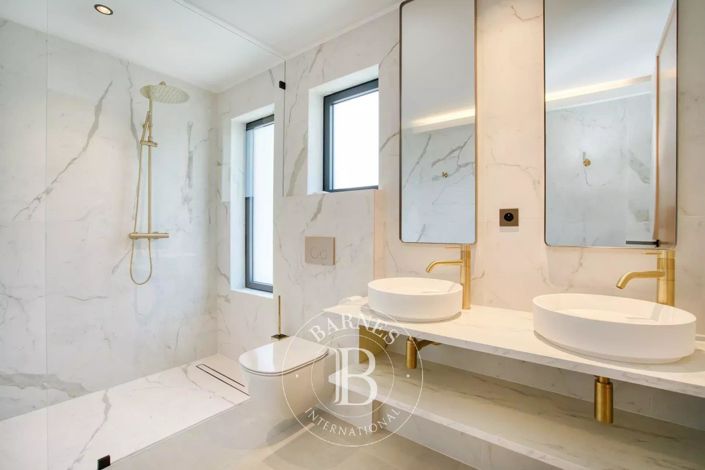 Image No.8-4 Bed House for sale