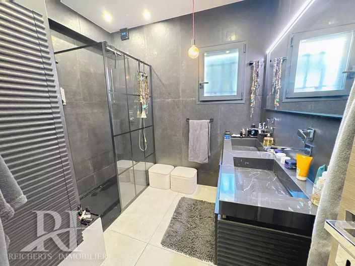 Image No.10-3 Bed House for sale