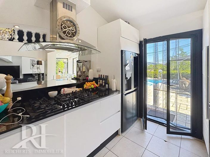 Image No.6-3 Bed House for sale