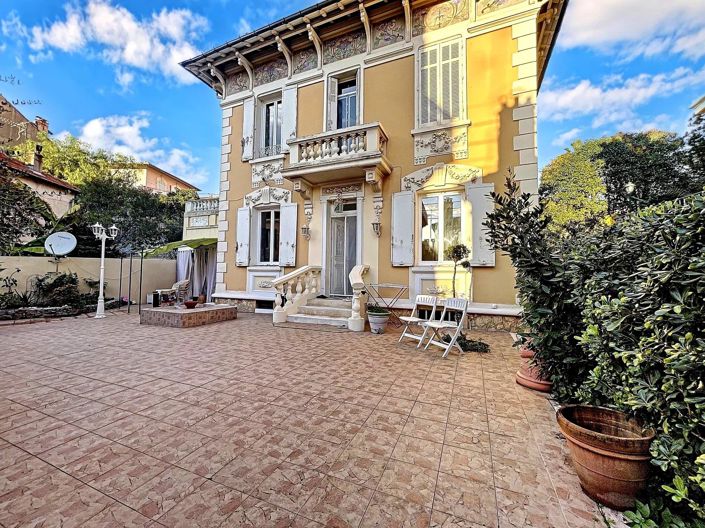 Image No.1-9 Bed House for sale