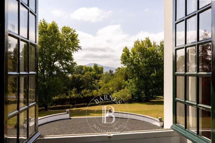 Image No.21-8 Bed House for sale