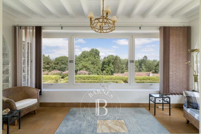 Image No.25-8 Bed House for sale