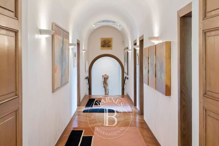 Image No.27-8 Bed House for sale