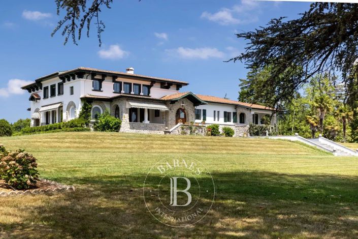 Image No.4-8 Bed House for sale