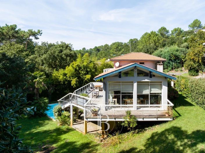 Image No.12-5 Bed House for sale