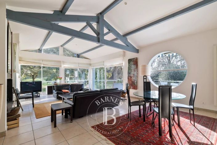 Image No.2-5 Bed House for sale