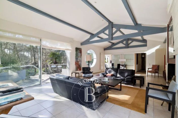 Image No.4-5 Bed House for sale