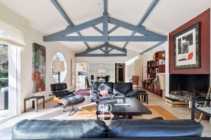 Image No.5-5 Bed House for sale