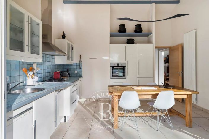 Image No.8-5 Bed House for sale