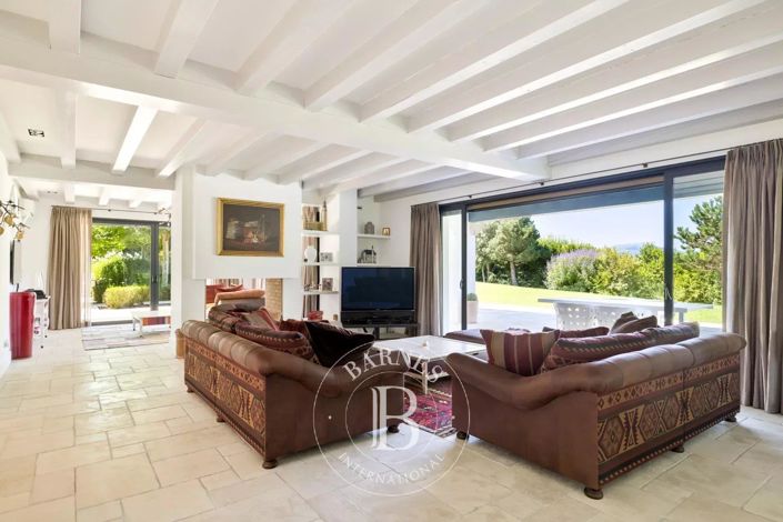 Image No.11-5 Bed House for sale