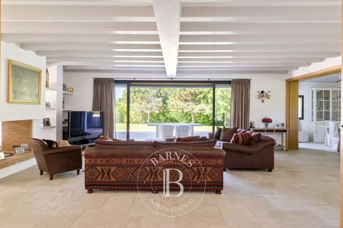 Image No.12-5 Bed House for sale