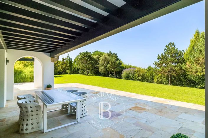 Image No.17-5 Bed House for sale