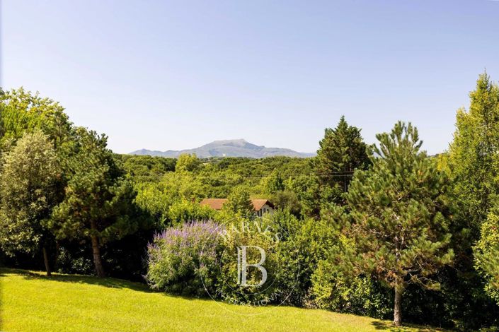 Image No.19-5 Bed House for sale