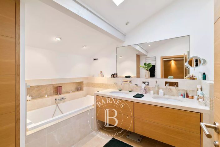 Image No.21-5 Bed House for sale