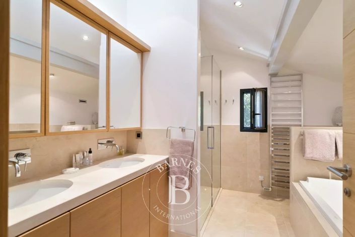 Image No.24-5 Bed House for sale