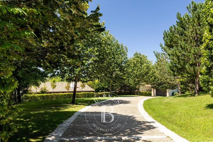 Image No.3-5 Bed House for sale