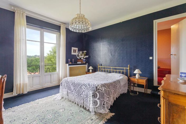 Image No.12-12 Bed House for sale