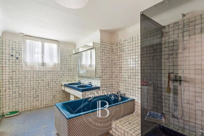 Image No.15-12 Bed House for sale