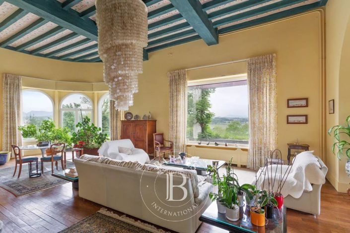 Image No.3-12 Bed House for sale