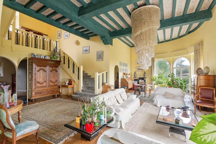 Image No.5-12 Bed House for sale