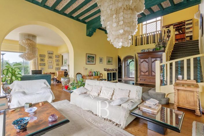 Image No.6-12 Bed House for sale