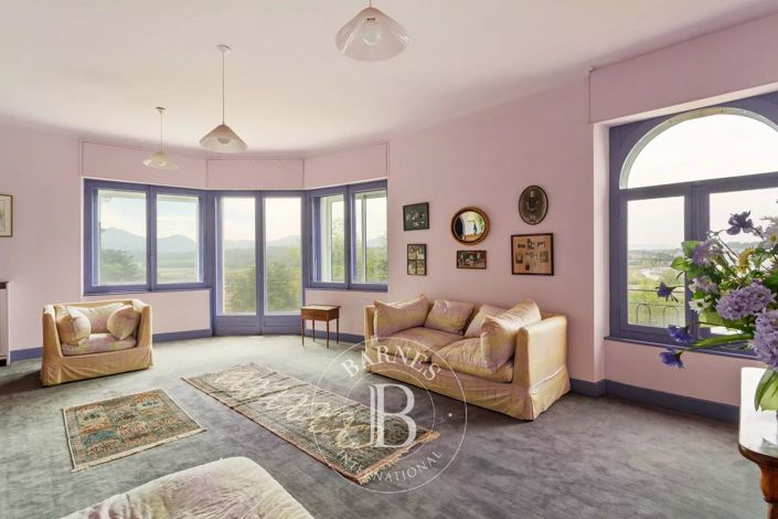 Image No.9-12 Bed House for sale