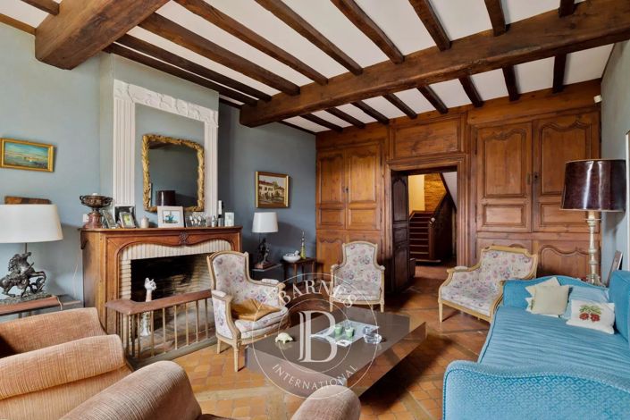 Image No.7-5 Bed House for sale