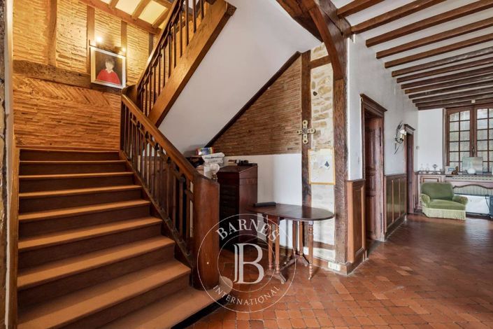 Image No.8-5 Bed House for sale