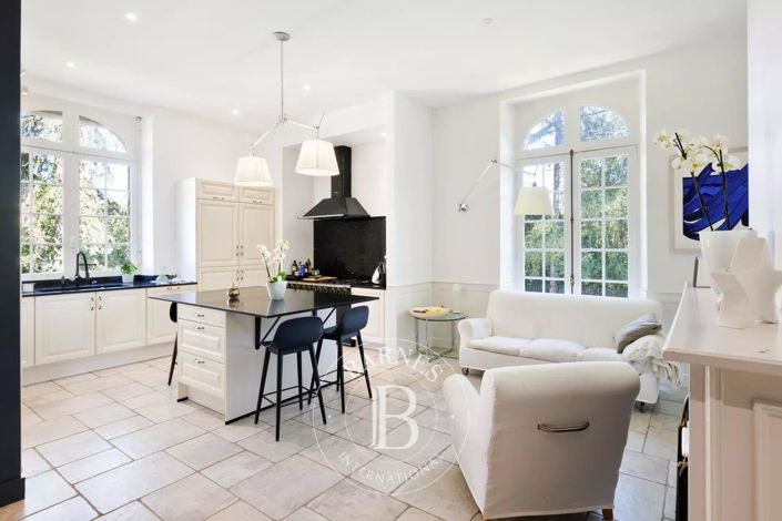 Image No.15-3 Bed House for sale