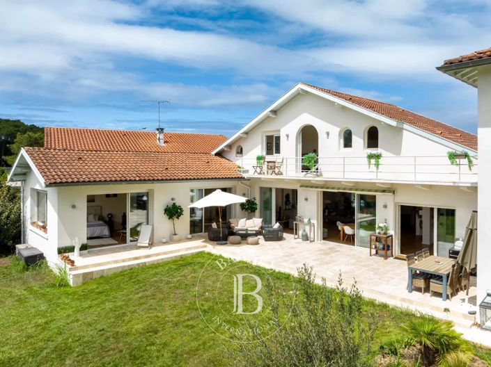 Image No.1-5 Bed House for sale