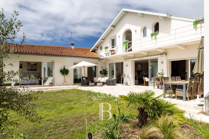 Image No.11-5 Bed House for sale