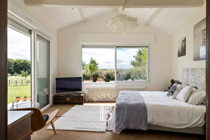 Image No.16-5 Bed House for sale