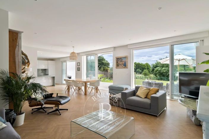 Image No.2-5 Bed House for sale