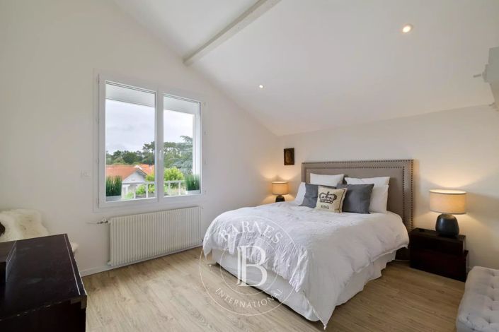 Image No.20-5 Bed House for sale