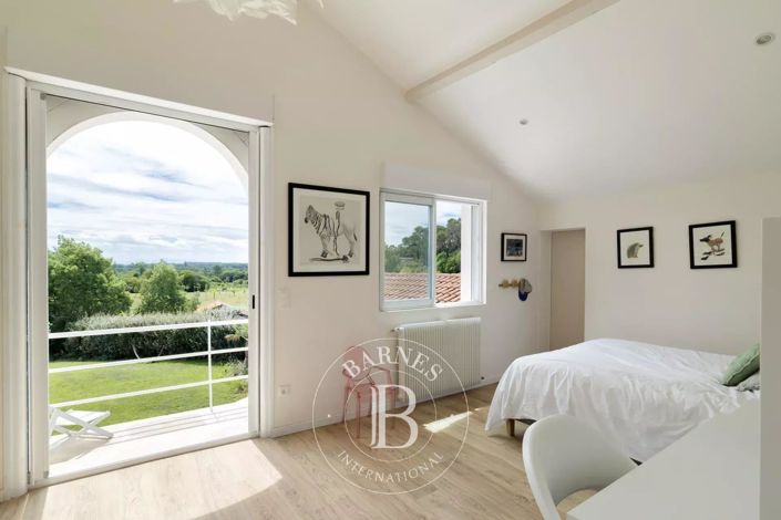 Image No.21-5 Bed House for sale