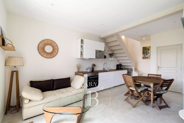 Image No.25-5 Bed House for sale