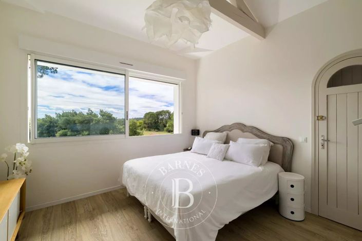 Image No.27-5 Bed House for sale