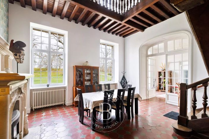 Image No.12-8 Bed House for sale