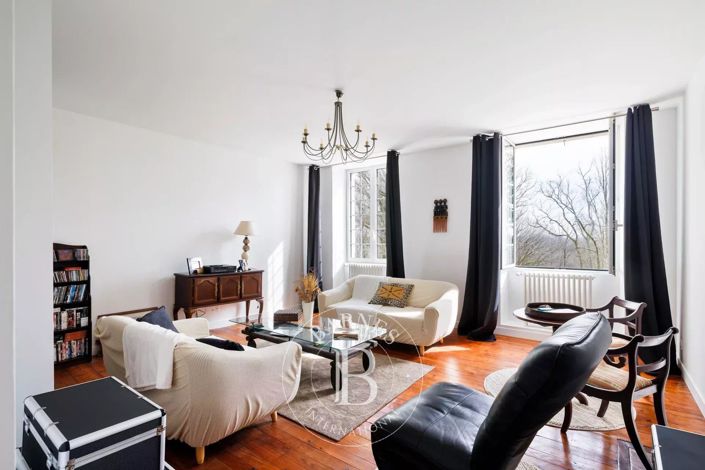 Image No.20-8 Bed House for sale