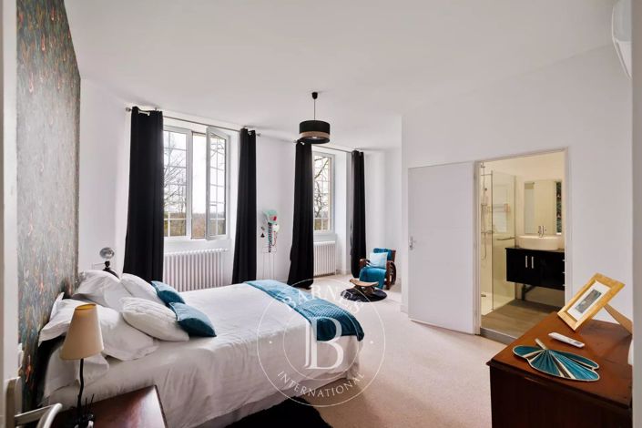 Image No.23-8 Bed House for sale