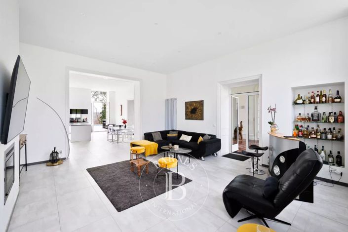 Image No.26-8 Bed House for sale