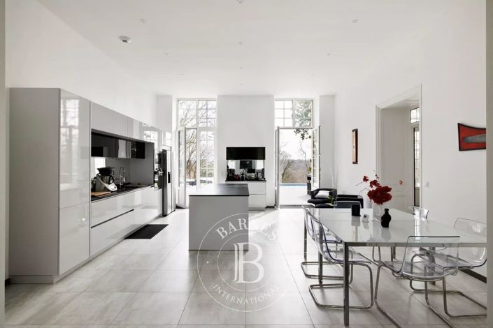 Image No.27-8 Bed House for sale