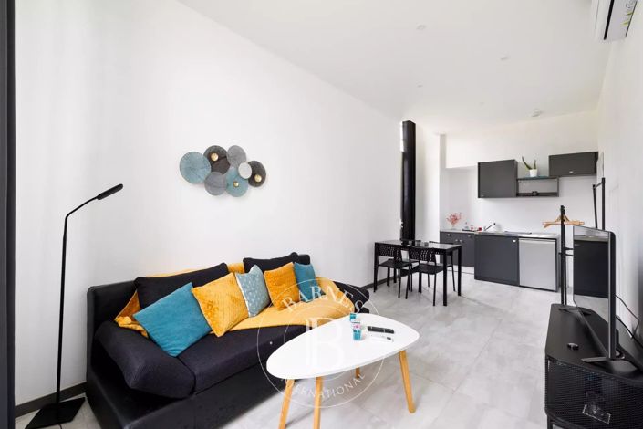 Image No.28-8 Bed House for sale